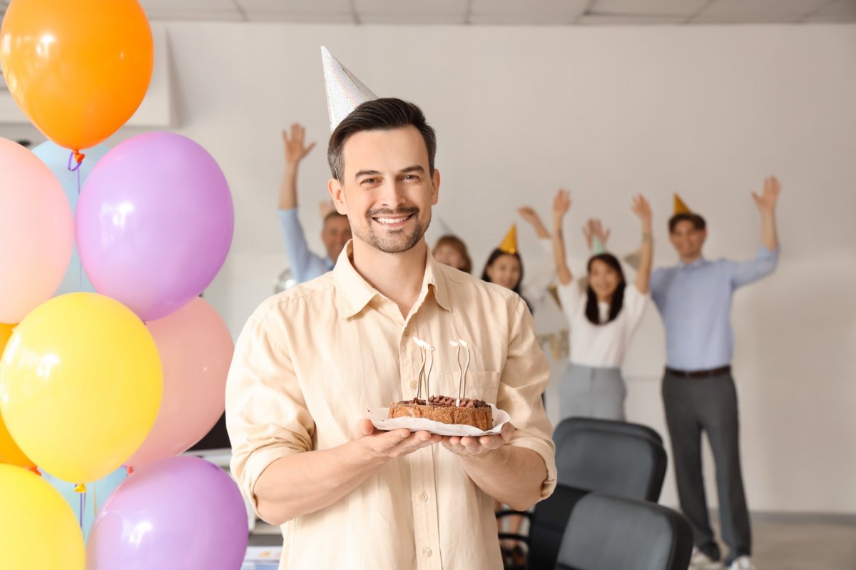 Красивые открытки и картинки «С Днём рождения!» коллеге-мужчине