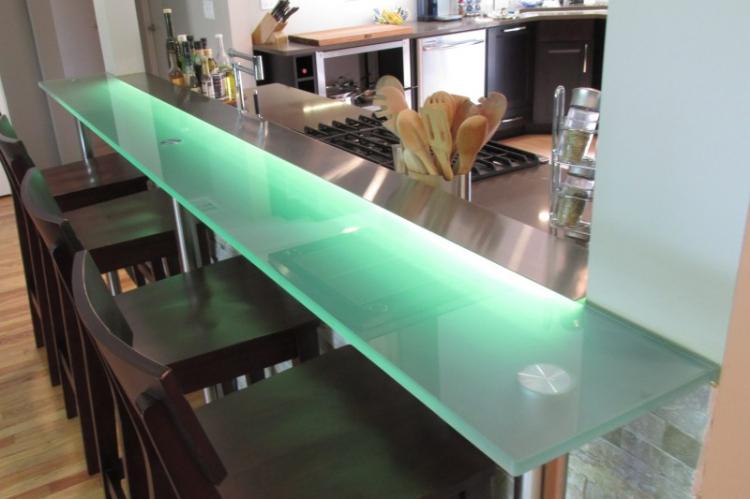 Стекло - Материалы для барной стойки для кухни
