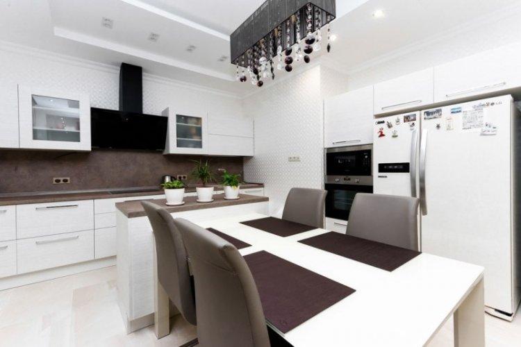 Бело-коричневая кухня - Дизайн интерьера