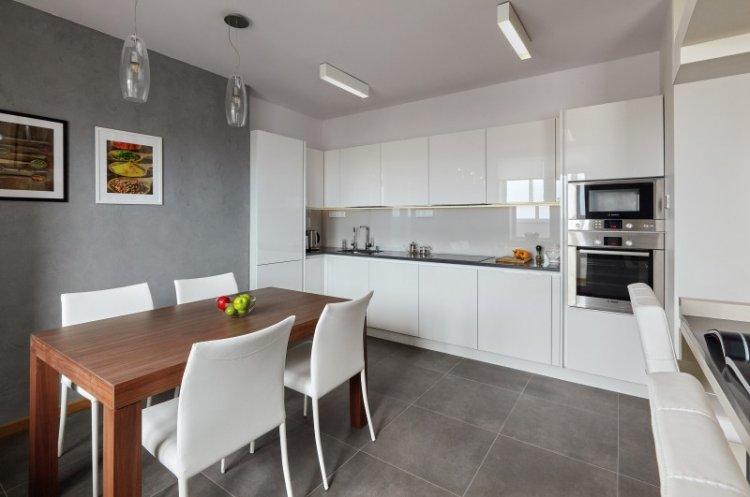 Отделка стен - Дизайн белой кухни