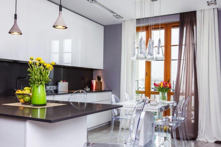 Белая глянцевая кухня - дизайн интерьера фото