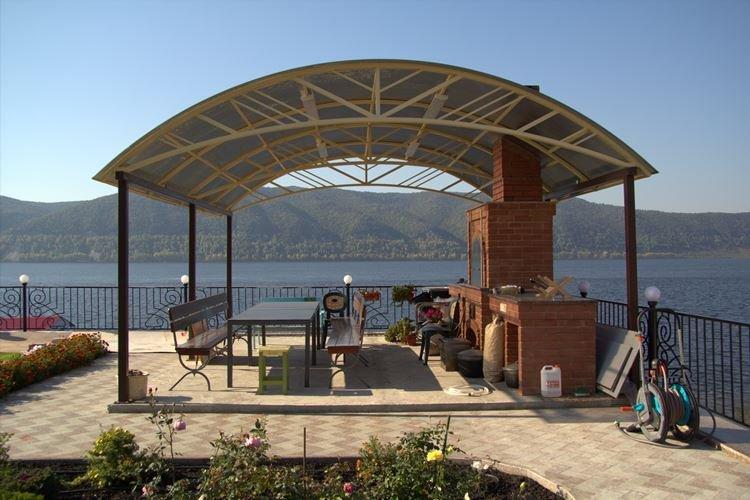 Беседка из поликарбоната с мангалом - фото и идеи