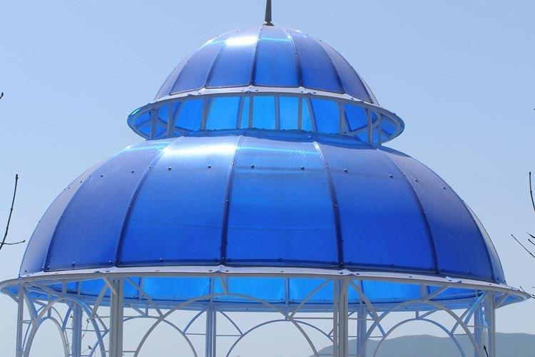 Беседка из поликарбоната с купольной крышей - фото и идеи