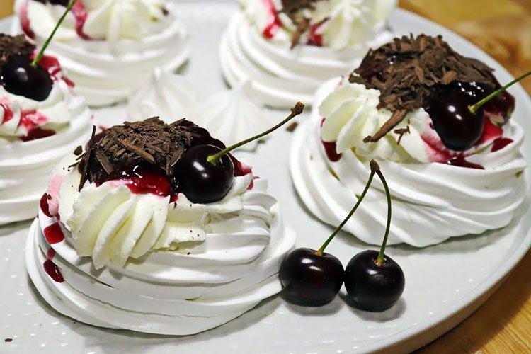 Домашнее безе с вишней - как сделать рецепт