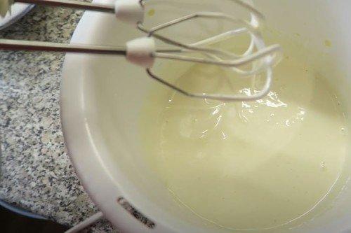 Классический бисквит на кефире - пошаговый рецепт