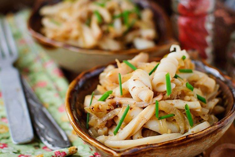 Закусочный салат «Океан» из кальмаров - рецепты