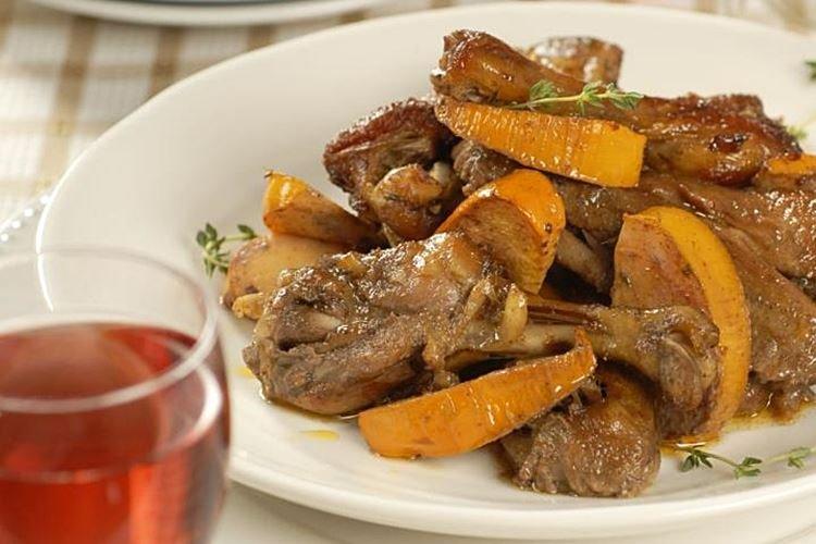 Жареная утка с хурмой - рецепты
