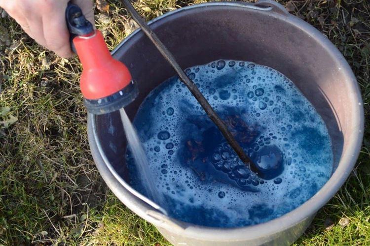 Бордосская жидкость: применение в саду весной