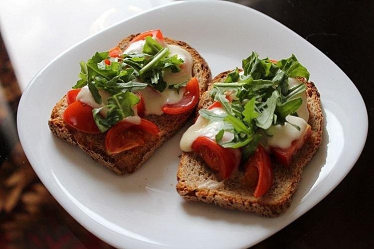 Бутерброды в средиземноморском стиле на Новый год 2021 - рецепты