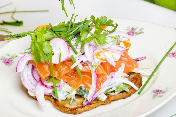 Бутерброды с красной рыбой закусочные - рецепты