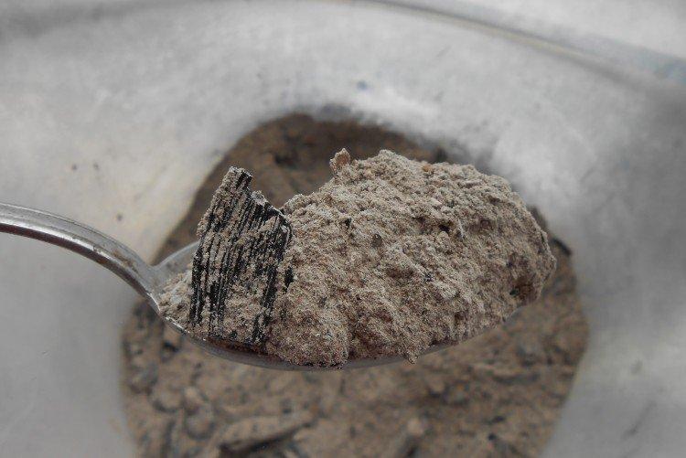 Подкормка чеснока золой