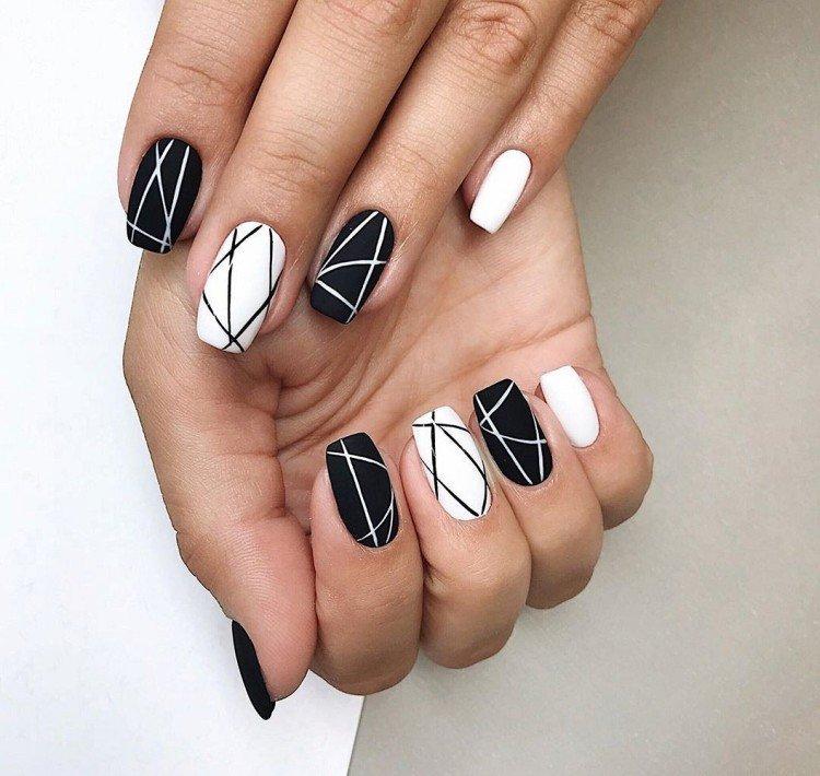 Полосы - Черно-белый маникюр