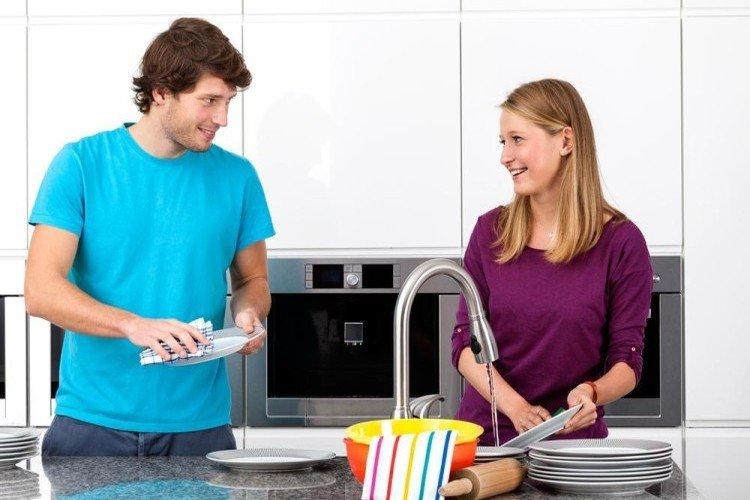 Что должен делать мужчина по дому, если женщина работает