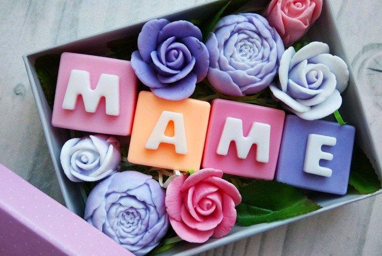 Набор мыла ручной работы - Что подарить маме на Новый год 2021