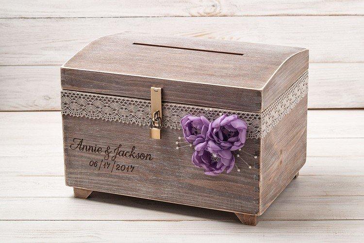 Деревянный сундучок с деньгами - Что подарить на свадьбу молодоженам