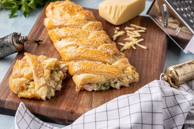 Что приготовить из слоеного дрожжевого теста: 20 быстрых и вкусных блюд