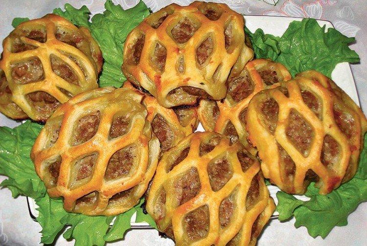 Котлетки в клетке - Что приготовить из слоеного теста рецепты