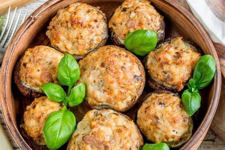 Фаршированные шампиньоны - Что приготовить из свиного фарша рецепты