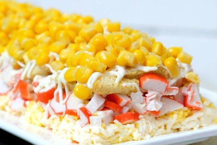 Крабовый салат с сухариками - Что приготовить на новогодний стол рецепты