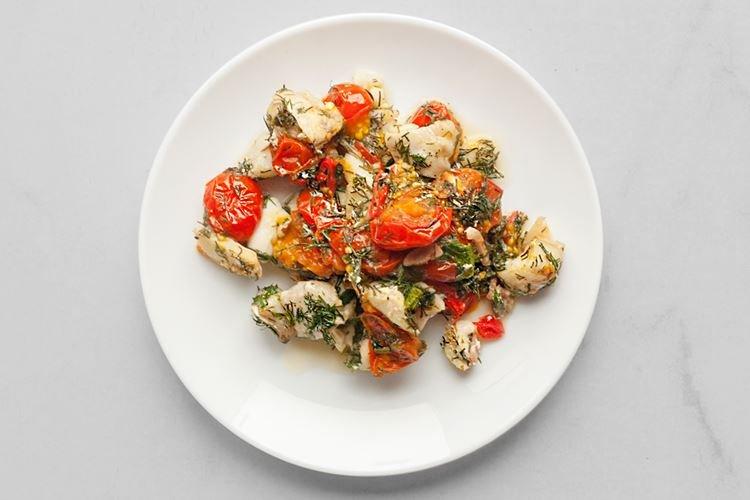 Треска с помидорами - Что приготовить на обед быстро и вкусно