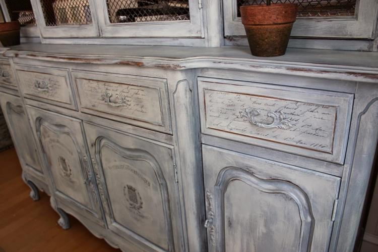 Элегантные потертости - Декор старого шкафа своими руками