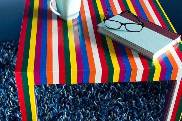 Разноцветный скотч - Декор старого стола своими руками