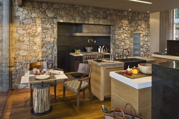 Декоративный камень в интерьере: 85 фото-идей