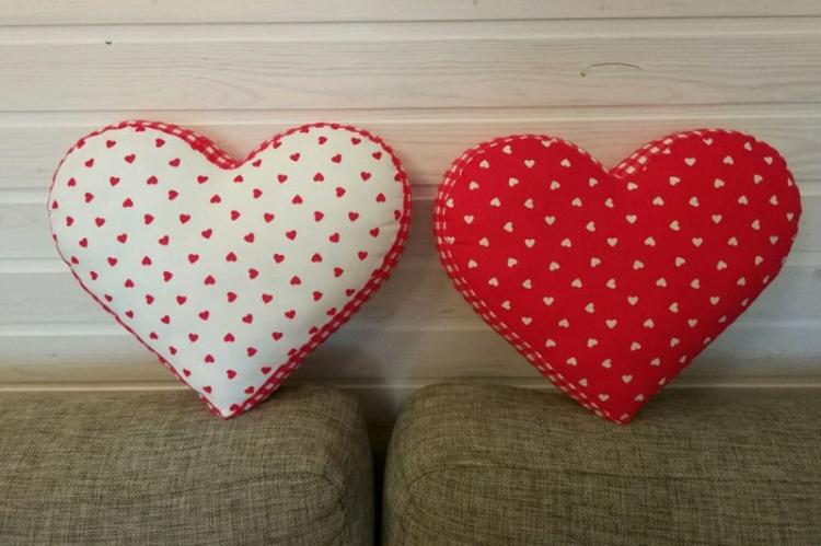 Подушка в форме сердца - Выкройки и идеи для декоративных подушек своими руками