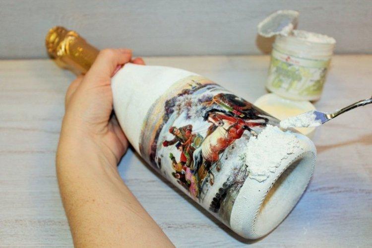 Декупаж бутылки моделирующей пастой - фото и идеи