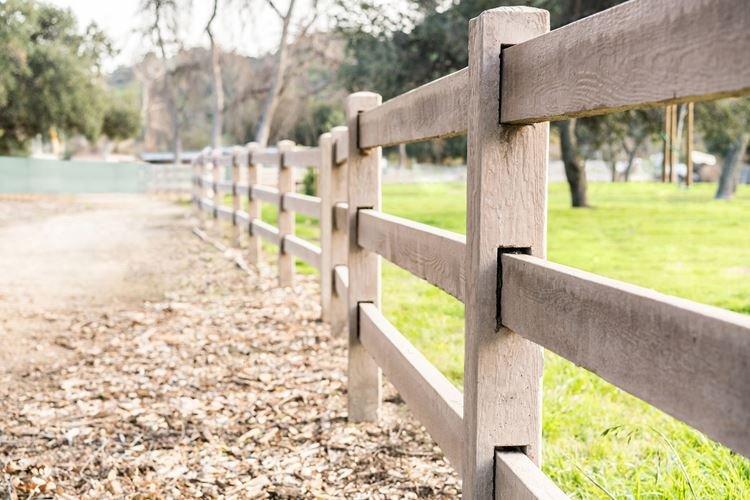 Ранчо - Деревянные заборы фото и идеи