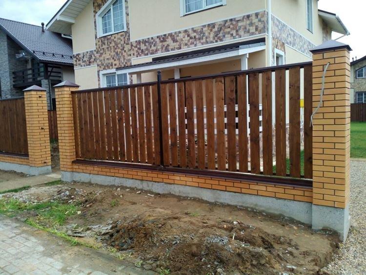 Комбинированный забор - Деревянные заборы фото и идеи