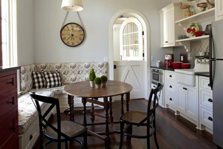 Диван для кухни в стиле прованс
