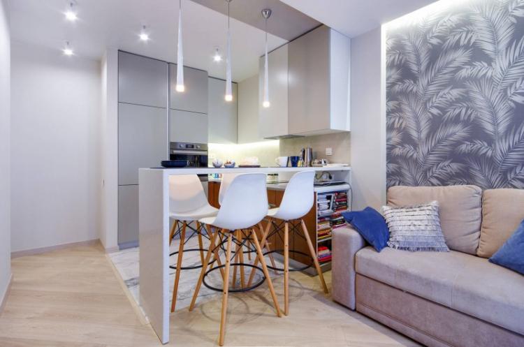 Многоуровневое освещение - Дизайн кухни-гостиной