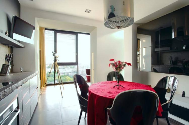 Дизайн потолка - Кухня, совмещенная с балконом