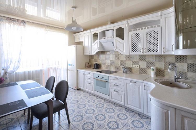 Кухня, совмещенная с балконом - дизайн интерьера фото