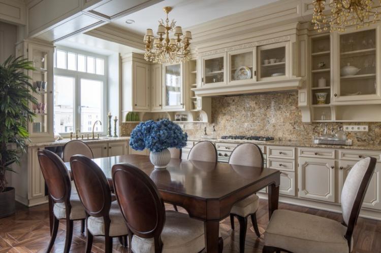 Бежевая кухня в классическом стиле - Дизайн интерьера