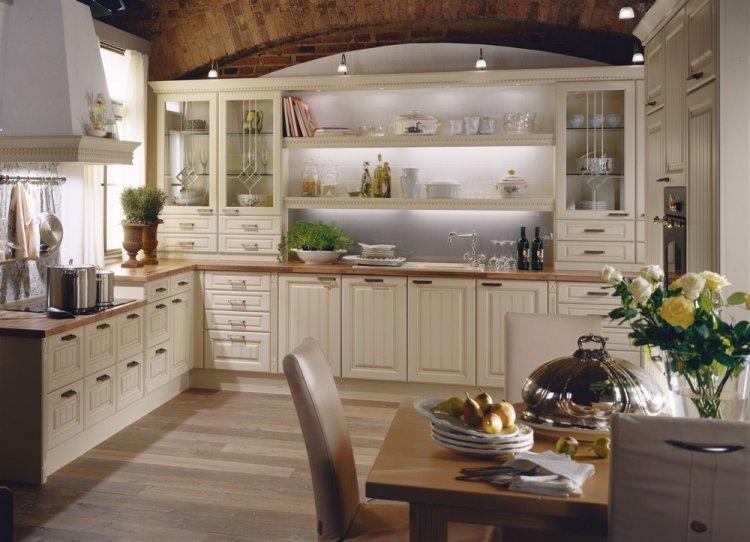 Бежевая кухня в стиле кантри - Дизайн интерьера