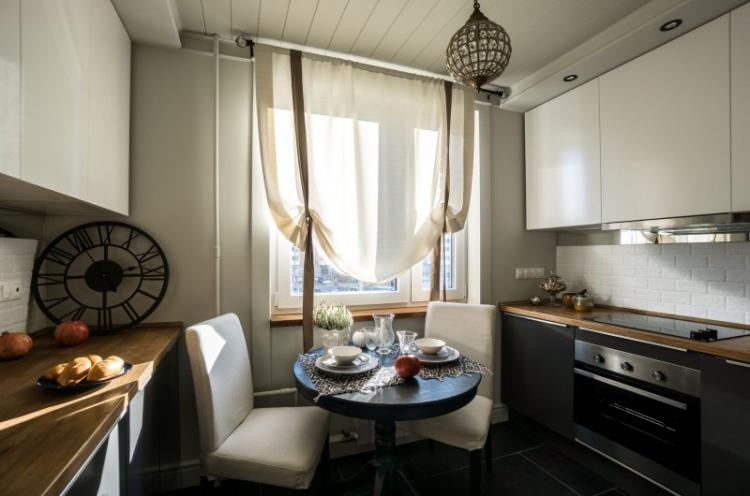 Легкое оформление окна - Дизайн маленькой кухни