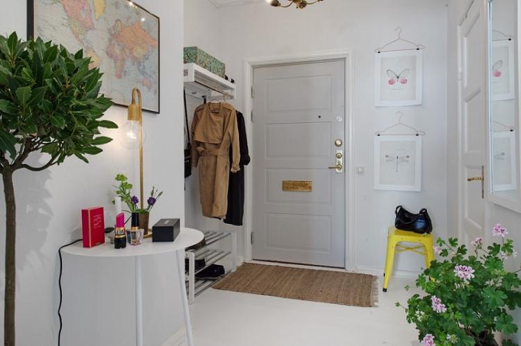 Минимум декора - Дизайн маленькой прихожей