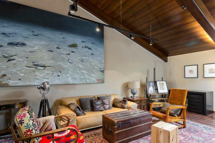 Дизайн гостиной в мансарде - фото