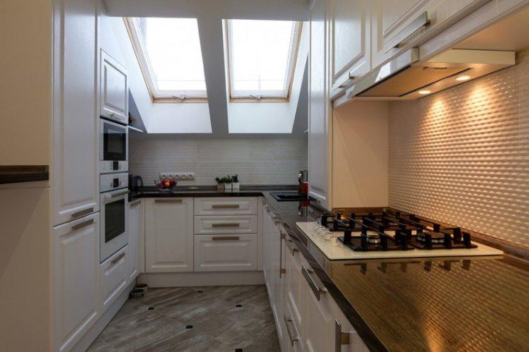 Дизайн кухни в мансарде - фото