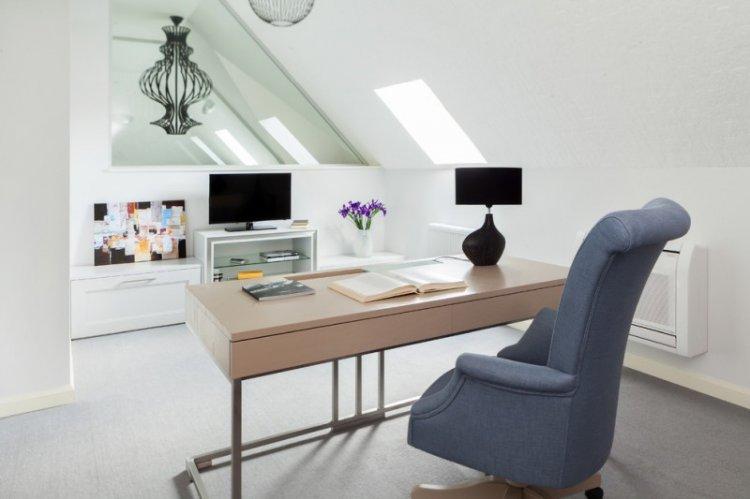 Дизайн кабинета в мансарде - фото
