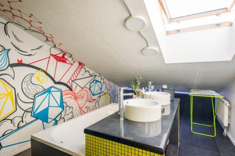 Дизайн ванной комнаты в мансарде - фото