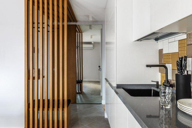 Выдвижная кровать в подиуме - Дизайн однокомнатной квартиры