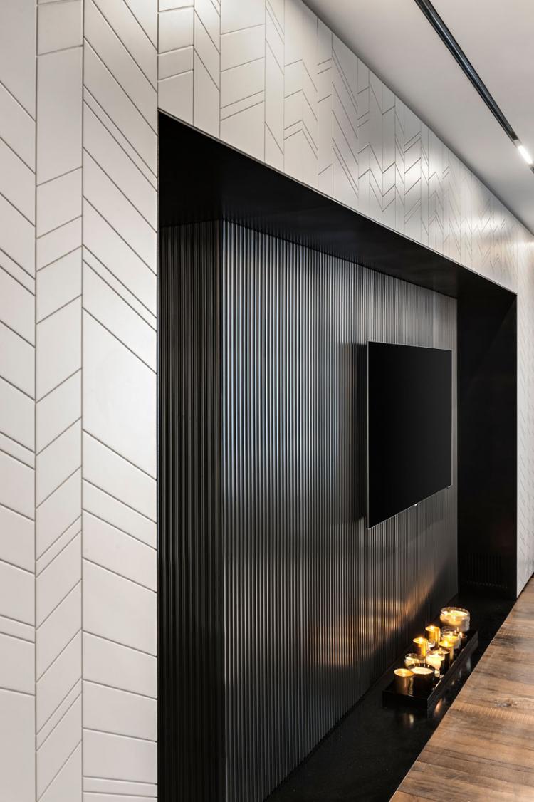 Металлическая стена с телевизором - Дизайн