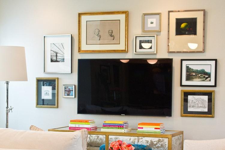 Картины и фотографии в рамках - Дизайн стены с телевизором