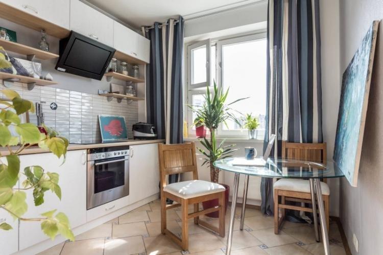 Узкая кухня - дизайн интерьера фото