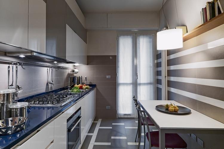 Узкая кухня - дизайн интерьера фото