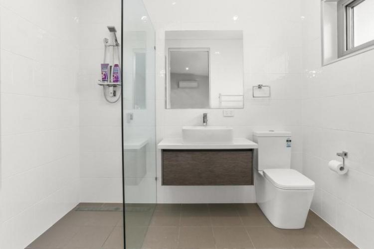 Отделка стен - Дизайн ванной с душевой кабиной