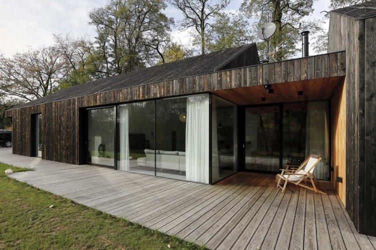 Дом в скандинавском стиле с крыльцом или террасой - проекты и фото